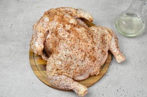 Курица в духовке на банке