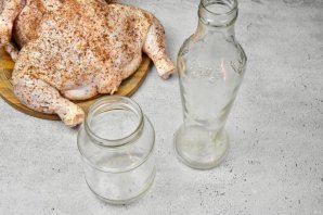 Курица в духовке на банке