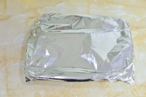 Мясо в духовке с помидорами