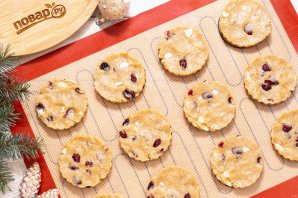 Новогоднее печенье с клюквой