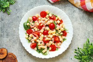 Новогодний салат с креветками