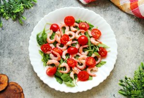 Новогодний салат с креветками