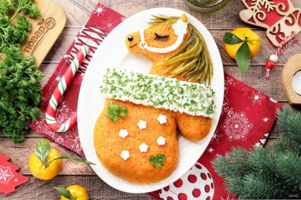 Новогодний салат "Варежка" на год Лошади Новогодний салат "Варежка" на год Лошади