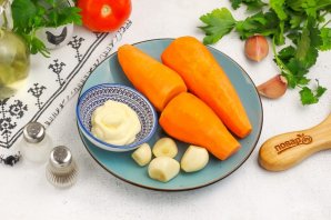 Салат из моркови с чесноком