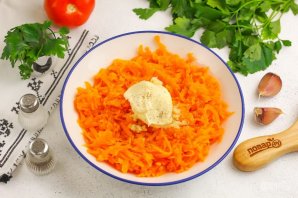 Салат из моркови с чесноком