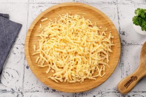 Салат с горбушей и сыром