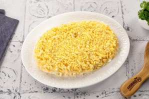 Салат с горбушей и сыром