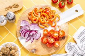 Салат с маринованными шампиньонами Салат с маринованными шампиньонами