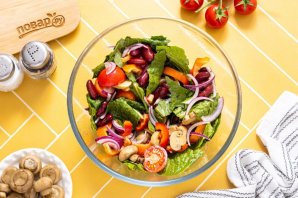 Салат с маринованными шампиньонами