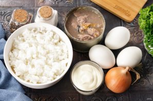 Салат с сайрой и рисом Салат с сайрой и рисом