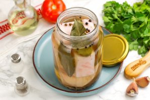Сало в рассоле в банке