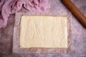 Слоеные пирожки с сыром и луком Слоеные пирожки с сыром и луком