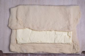 Слоеные пирожки с сыром и луком Слоеные пирожки с сыром и луком