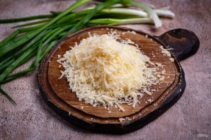 Слоеные пирожки с сыром и луком Слоеные пирожки с сыром и луком