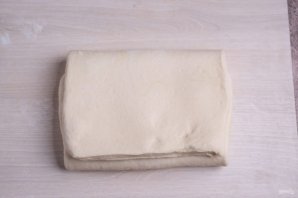 Слоеные пирожки с сыром и луком Слоеные пирожки с сыром и луком