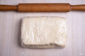 Слоеные пирожки с сыром и луком Слоеные пирожки с сыром и луком