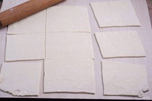 Слоеные пирожки с сыром и луком Слоеные пирожки с сыром и луком