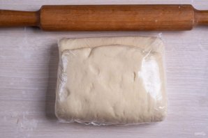 Слоеные пирожки с сыром и луком Слоеные пирожки с сыром и луком