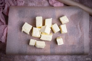 Слоеные пирожки с сыром и луком Слоеные пирожки с сыром и луком