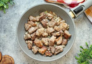 Свинина с кабачками и помидорами