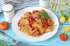 Свинина с кабачками и помидорами