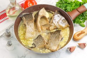 Тушеный карась