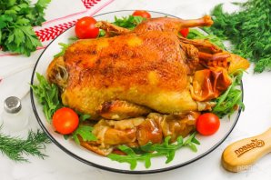 Утка в рукаве с яблоками