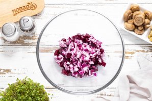Винегрет с маринованными грибами