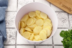 Запеканка с фаршем под соусом Бешамель