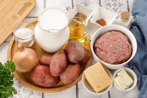 Запеканка с фаршем под соусом Бешамель