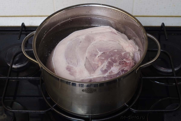 Запеченный свиной окорок в апельсиновой глазури Запеченный свиной окорок в апельсиновой глазури