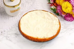 Бисквитный торт с кремом из сгущенки