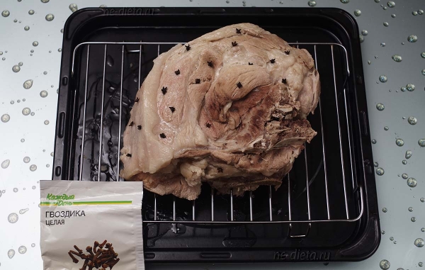 Запеченный свиной окорок в апельсиновой глазури Запеченный свиной окорок в апельсиновой глазури