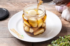 Маринованный чеснок по-корейски