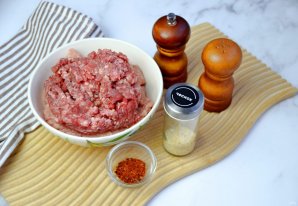 Рулет из фарша с яйцом