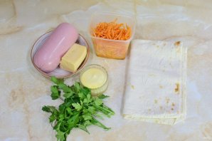 Рулет из лаваша с колбасой