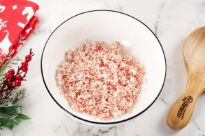 Салат "Рафаэлло" с крабовыми палочками Салат "Рафаэлло" с крабовыми палочками