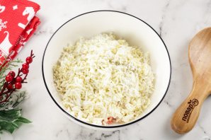 Салат "Рафаэлло" с крабовыми палочками Салат "Рафаэлло" с крабовыми палочками