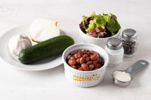 Салат с фасолью и огурцом "Пятиминутка" Салат с фасолью и огурцом "Пятиминутка"