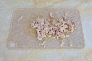 Слоёный салат с копчёной курицей