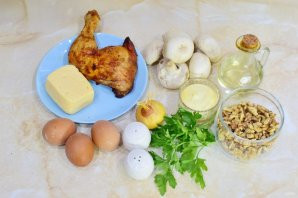 Слоёный салат с копчёной курицей