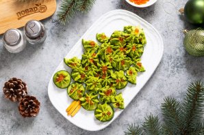 Закуска на Новый год в виде ёлки