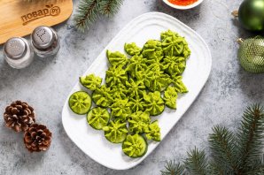 Закуска на Новый год в виде ёлки