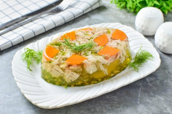 Заливное из курицы с желатином Заливное из курицы с желатином