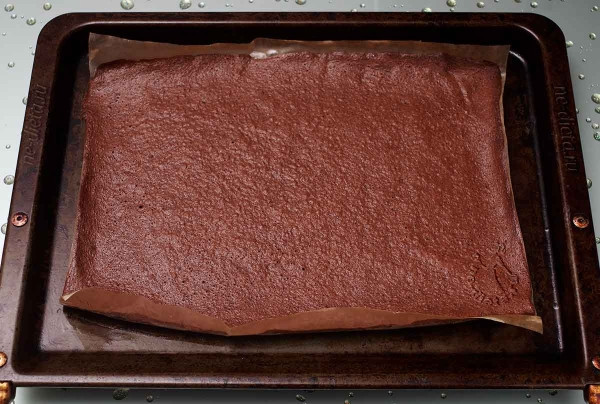 Шоколадный рулет со сливочным кремом