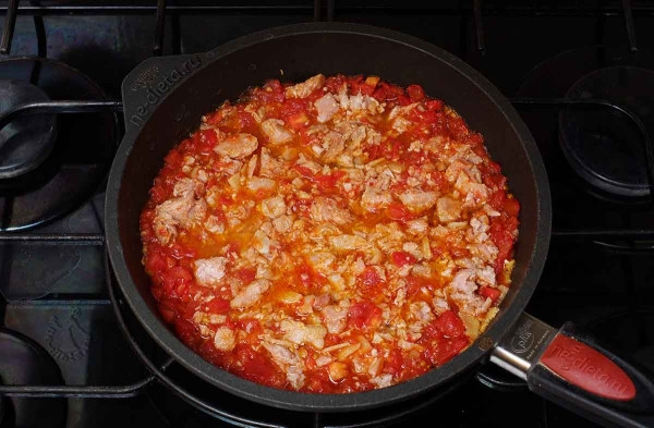 Паста с консервированным тунцом