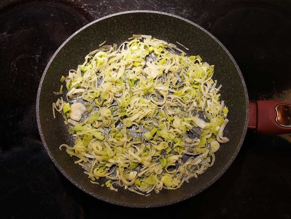 Минтай в соусе