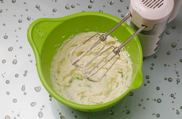 Шоколадный рулет со сливочным кремом