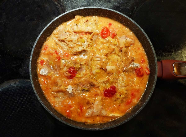 Минтай в соусе