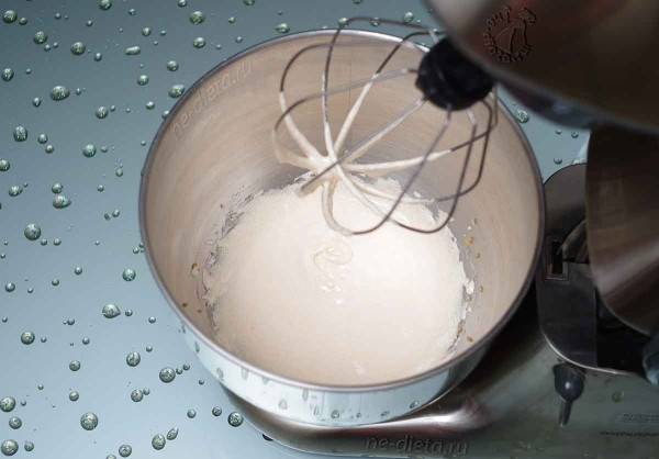 Шоколадный рулет со сливочным кремом